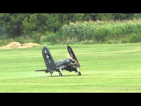 Crash of a giant scale folding wing F4U Corsair and Moki