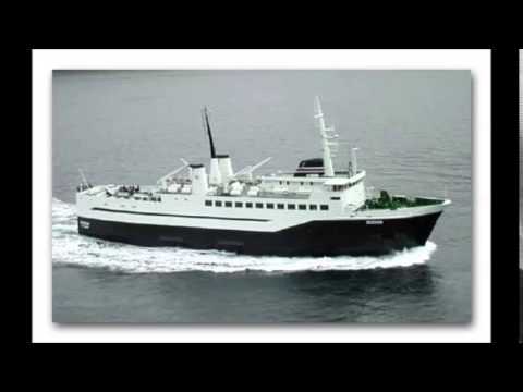 Mads Jacobsen ringjir umborð á Dúgvuna