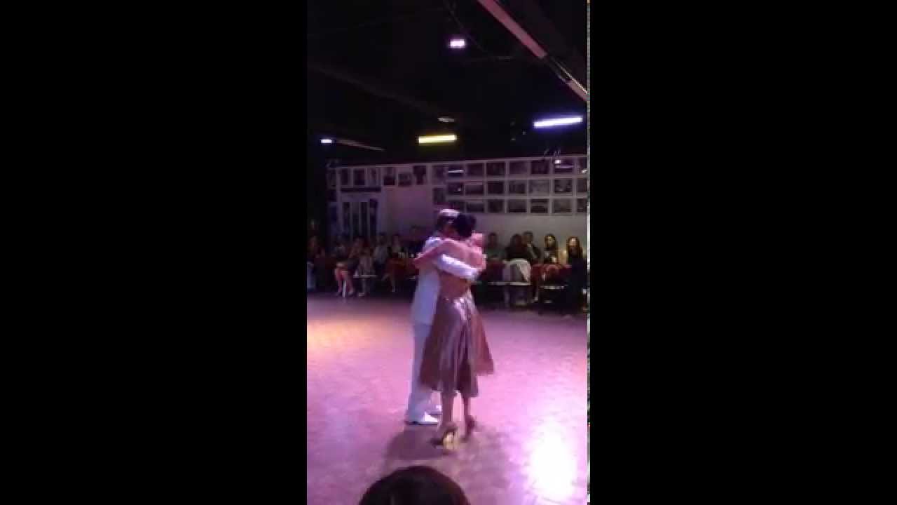 MILONGA -  DANY "El Flaco" y Daiana Guspero bailan en Zotto Tango Academy