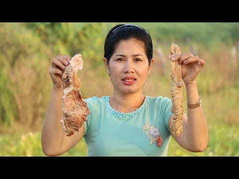Awesome Cooking pig intestine With Vegetable Recipe -Cook Pork Recipes - village food factory