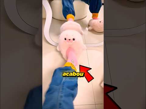 ELA COMPROU UM CHINELO TÃO DIFERENTE QUE A FAMÍLIA INTEIRA SE CONFUNDIU! 😲