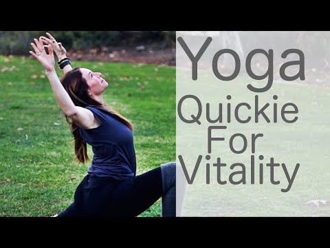 15 Minute Yoga Quickie for Energy and Vitality (Vinyasa Class) | Fightmaster Yoga Videos