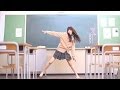 Японка танцует в школе / Japanese girl dancing in the school 
