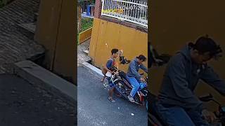 Download lagu THIEF USING CHICKEN BAIT mp3