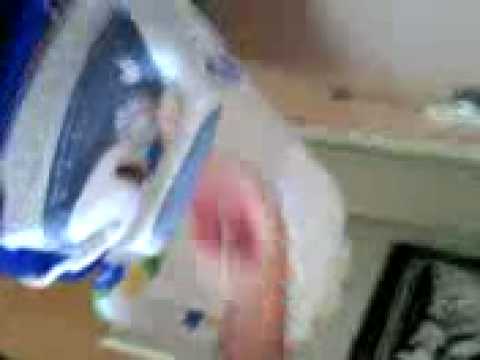 hausfrau beim bügeln