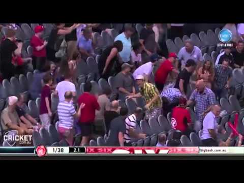 Gayle smashes 12-ball 50 in Big Bash