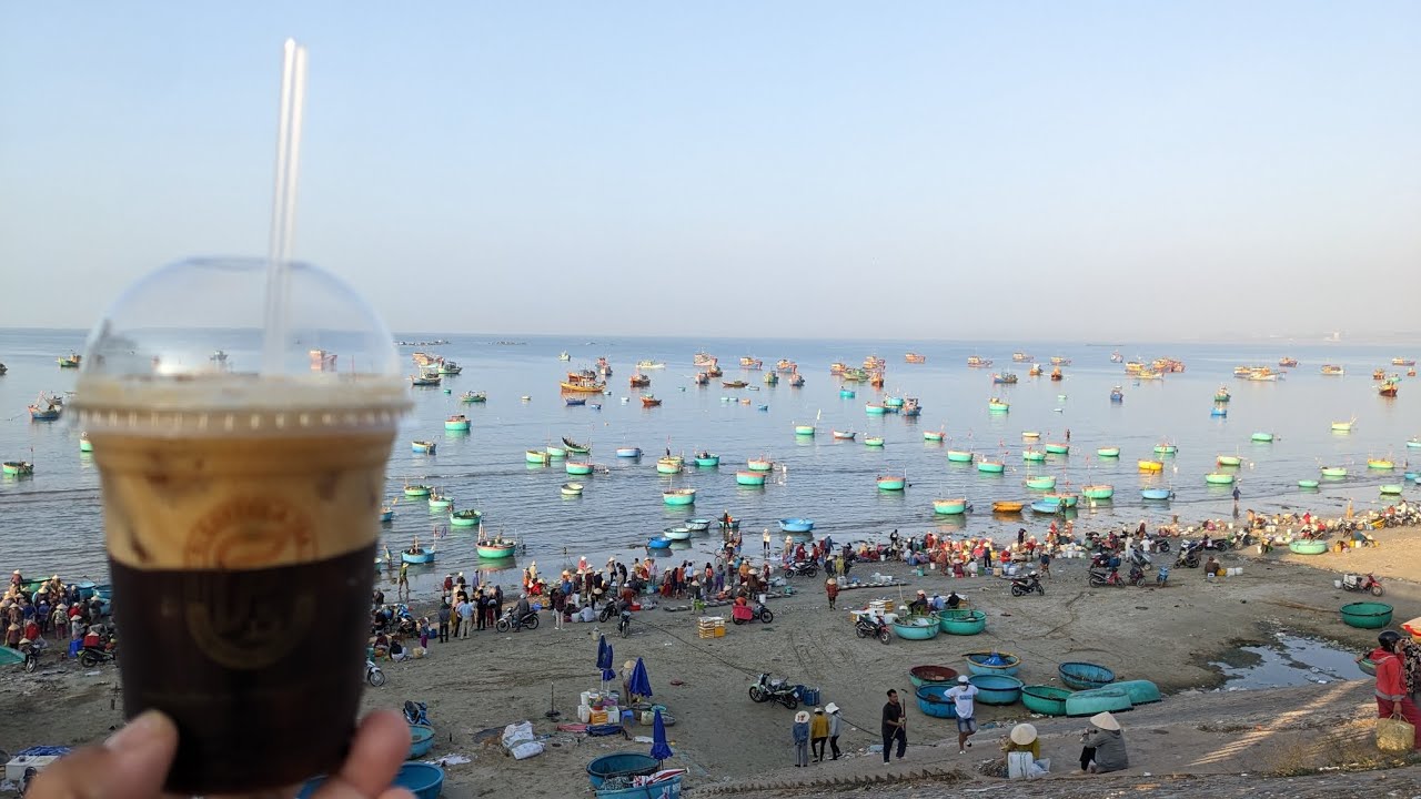 Mui Ne Morning Market captivates visitors with its authentic atmosphere and dynamic trading activities.