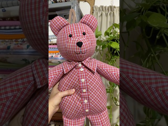 Vídeo relacionado con BRUBAKER Osito de Peluche Piloto Con Gafas de Aviador y Traje Marrón - 25 cm Oso Con Uniforme - Encanto de la Suerte - Destrozón