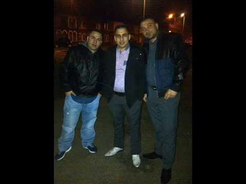 KAJA LAZAR 2015-ŠEDZIM SEBE U STOLU