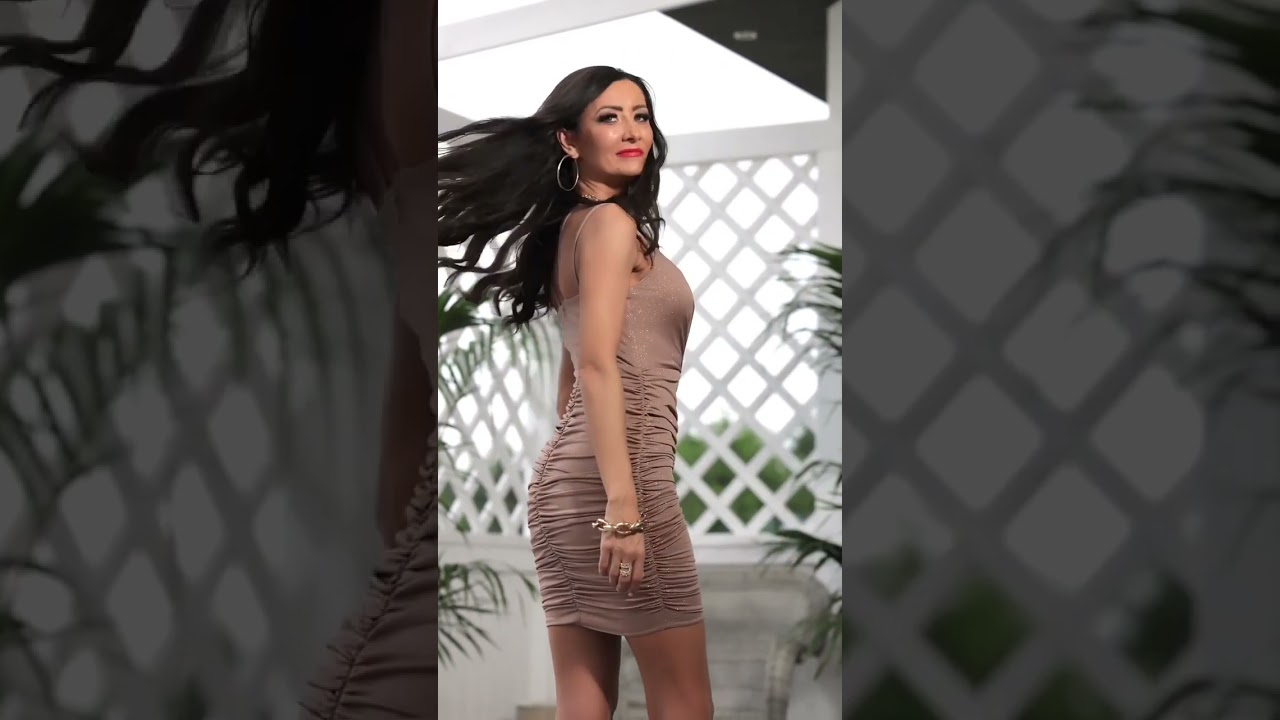 Krótka sukienka wieczorowa z brokatem