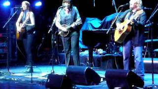 INDIGO GIRLS with BRANDI CARLILE &quot; Don&#39;t Think Twice, It&#39;s All Right&quot; 2-15-11