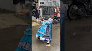 Download lagu Mayoret cantik kayang di jalan marching band swara nada di tegal rejo #shorts #subscribe #viralvideo mp3