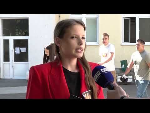 Mlada pjesnikinja Dina Mehović - Stihovima progovaram istinu