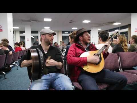 Irish flight delayed so trad session started between DaoiríFarrell, Geoff Kinsella and Robbie Walsh.