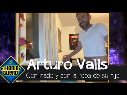 Arturo Valls, confinado de sorpresa por coronavirus y vistiendo la ropa de su hijo - El Hormiguero