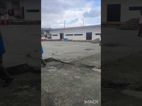 Alcaldía de Montalvo Los Ríos Ecuador Avanza el arreglo construcción Auditorio y baño de la UEDA