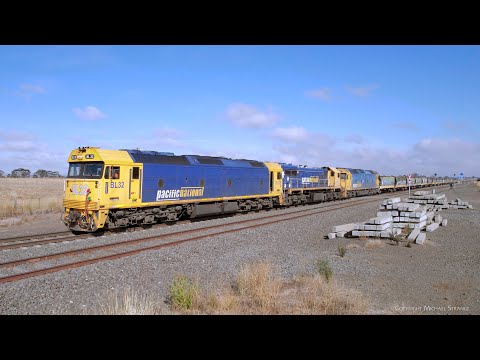 7736V Pacific National Grain Train Crosses Buchter Road (4/4/2023) - PoathTV Australian Railways