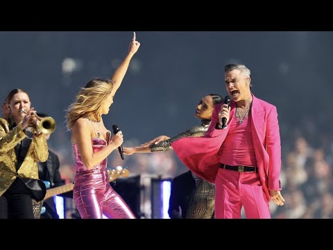 Robbie Williams & Delta Goodrem - Kids (2022 AFL Grand Final)