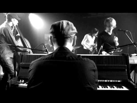 Small Zoo feat Pascal Deweze: caroline, no (beach boys cover)