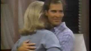 Murphy Brown § Peter Hunt The enveloppe on the bed