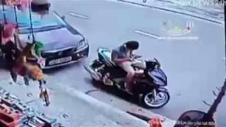 Xe Ô tô tông nam thanh niên đậu xe bên lề đường nguy kịch tại chợ Gang Thép TP Thái Nguyên