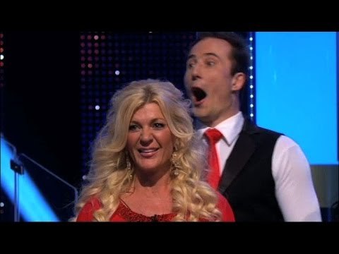 Bloopers: Maria Montazami trampar i klaveret i Let's Dance