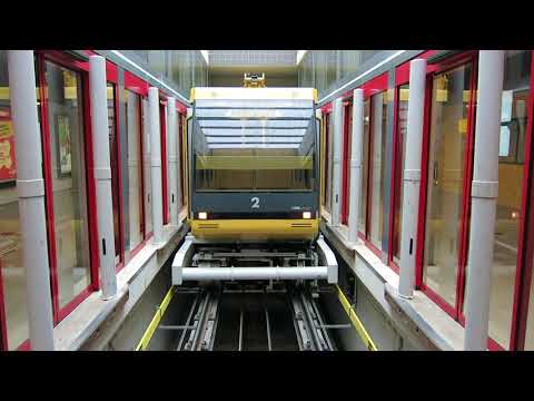 Standseilbahn 2000.05 Neuchâtel Uni - Gare Funambule - Wagen kommt in die Talstation
