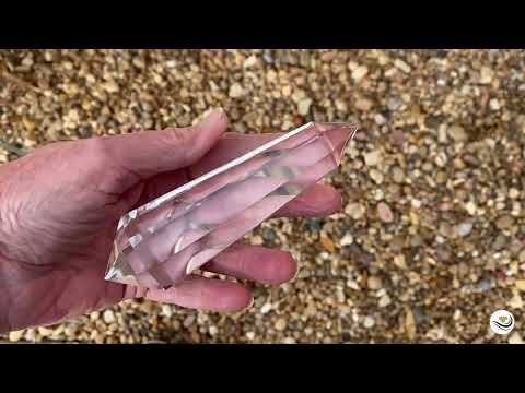 UNK 330 clear 8 facets 245g