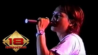 Download lagu Caffeine - Tiara (Live Konser Pekalongan 18 Agustus 2006) mp3 Download lagu Caffeine - Tiara (Live Konser Pekalongan 18 Agustus 2006) mp3