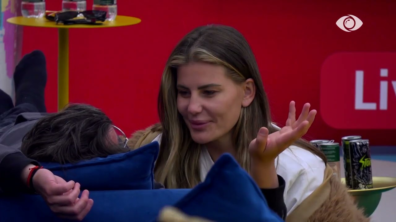 “Çfarë më ke ti mua?”/ Laerti ledhaton Valbonën: Zemër…