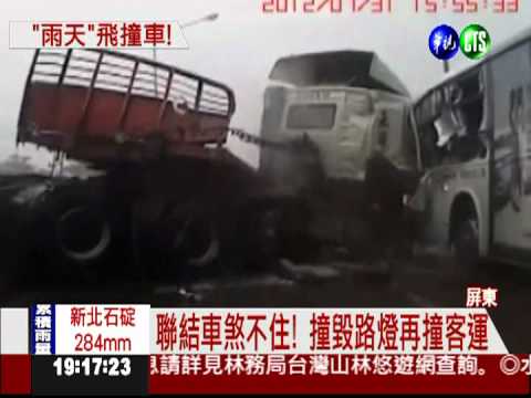 "爆胎"肇禍! 聯結車失控撞國光