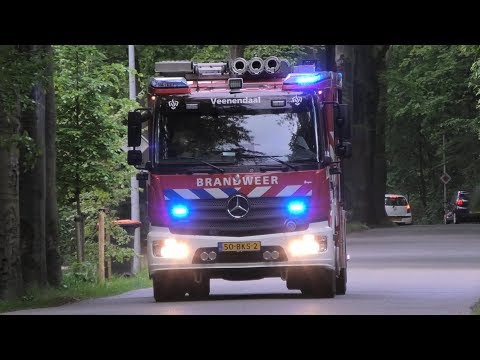 Brandweer eenheden met Spoed onderweg naar een Incident met Gevaarlijke Stoffen in Naarden