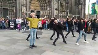 Download lagu NOIR - Airplane Mode, [Talk], Boy With Luv Cover [Köln Domplatte] | Cologne 2019 mp3