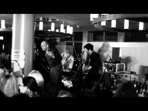 Sir Jesse Lee Davis jr. singt 'Feel' bei WOLF CODERAs SESSION POSSIBLE