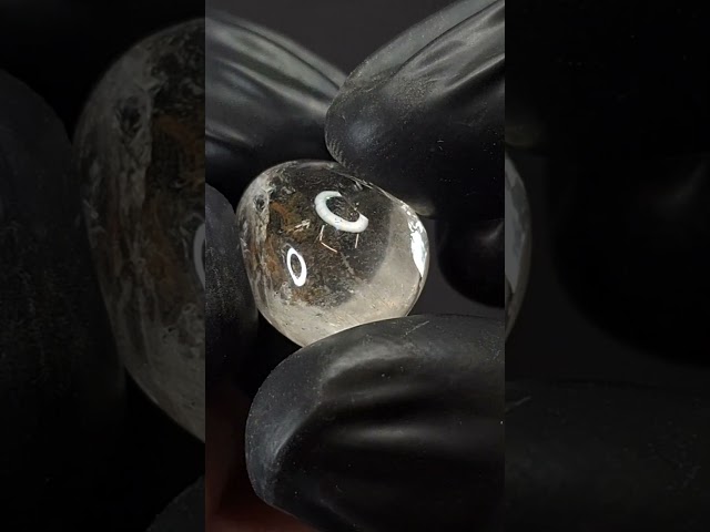 حجر كوارتز خام تحفة للاقتناء او الاهداء