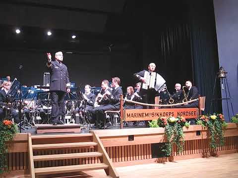 »Hängemattenwalzer« (Zapfenstreich der Marine) - Marinemusikkorps Nordsee (Ltg.: Fkpt. Lutz Bammler)