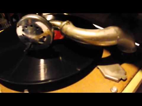 Birch Vintage Phonograph. Sound Test