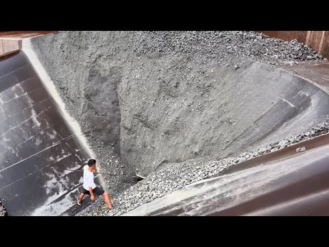 Barge unloading 3600 tons of phosphate ore - smooth and relaxing flow - Vlog of work on the barge