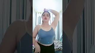 Download lagu Belahan celana ketat bikin baju sexy bokong semok mp3