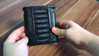 TRAVELFANCY® Tablettenbox 7 Tage je 4 Fächer und Tablettenteiler, Coole schwarze Tablettenbox