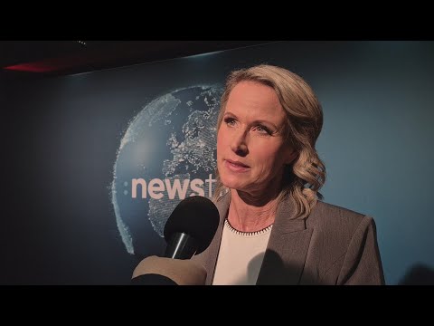 Claudia von Brauchitsch erklärt neues "Newstime"-Studio von ProSiebenSat.1.