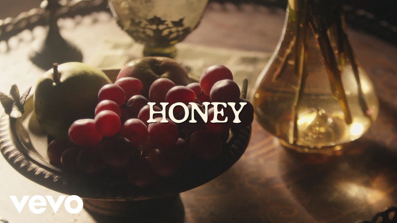 Halsey - honey (Lyric Video)
