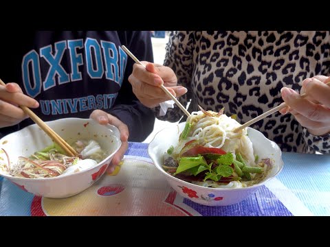 Cambodian Popular Breakfast, Nom Banhjok , rice noodle with fish gravy