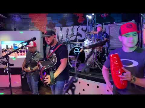 Grupo Zenzio y Grupo Secretto " Corazon Alegre " EN VIVO