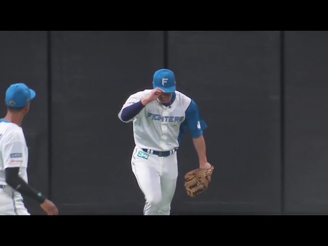 【3回表】超好守!! ファイターズ・松本剛 センター後方へのフライをナイスキャッチ!!  2024年5月31日 北海道日本ハムファイターズ 対 横浜DeNAベイスターズ