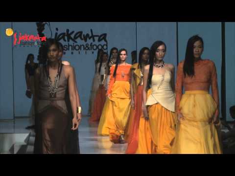 "The Butterfly and Crow" by Ali Charisma - Jakarta Fashion & Food Festival 2014