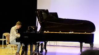 Viktor speelt improvisatie Oscar Peterson: Little Girl Blue