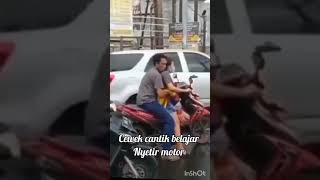 Download lagu Viral cewek cantik belajar motor matic mp3