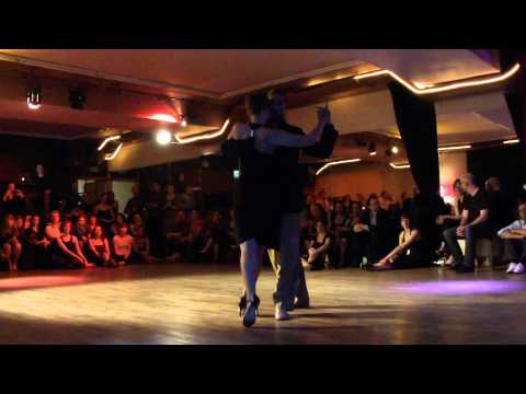  Enzo Hoces  and  Aurore Chadoin  are  dancing  to  the  tango  "  Como Nos Cambia La Vida  "