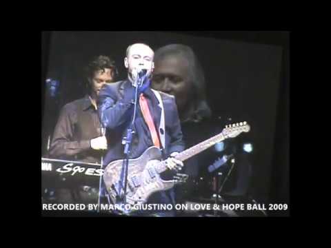 Steve Gibb (Barry Gibb Son) - Living in The Rain